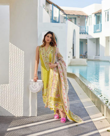 Faiza saqlain sivana estera LAWN