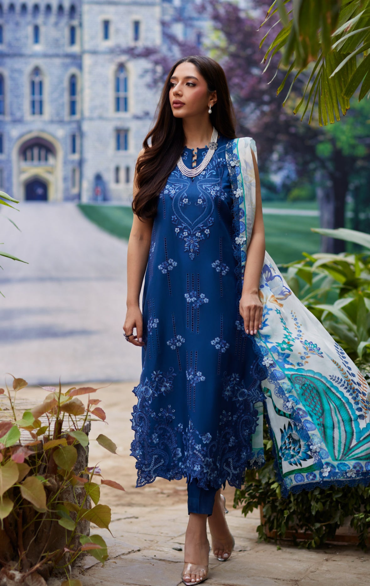 Mina hasan  Unsticthed chikankari lawn anaaya