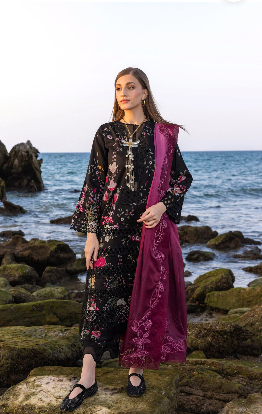 Crimson lawn bloom bold D4 B